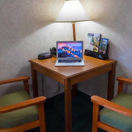 Guest House Inn Junction City ภายนอก รูปภาพ